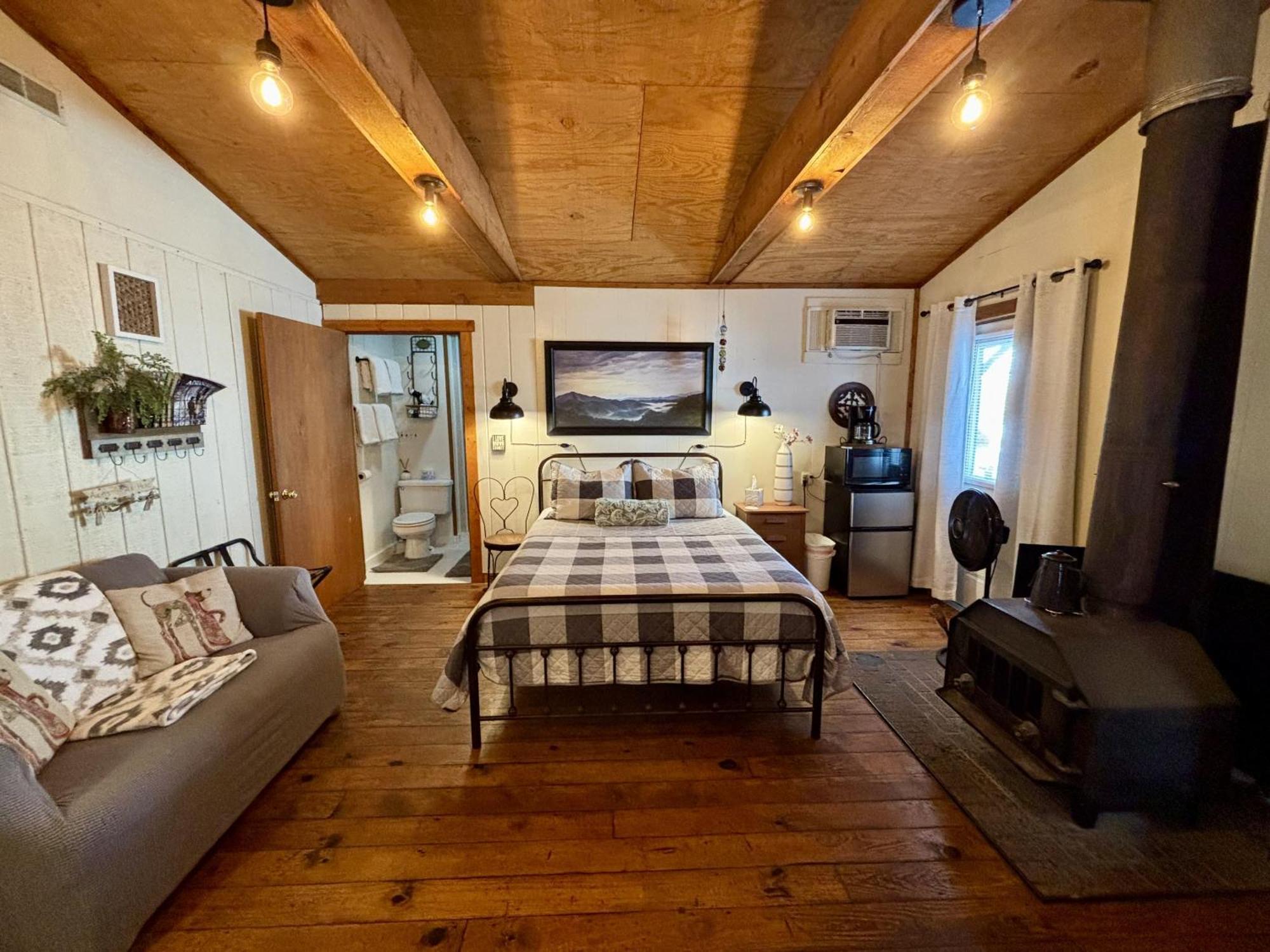 The Iris Garden Downtown Cottages And Suites Нашвілл Номер фото