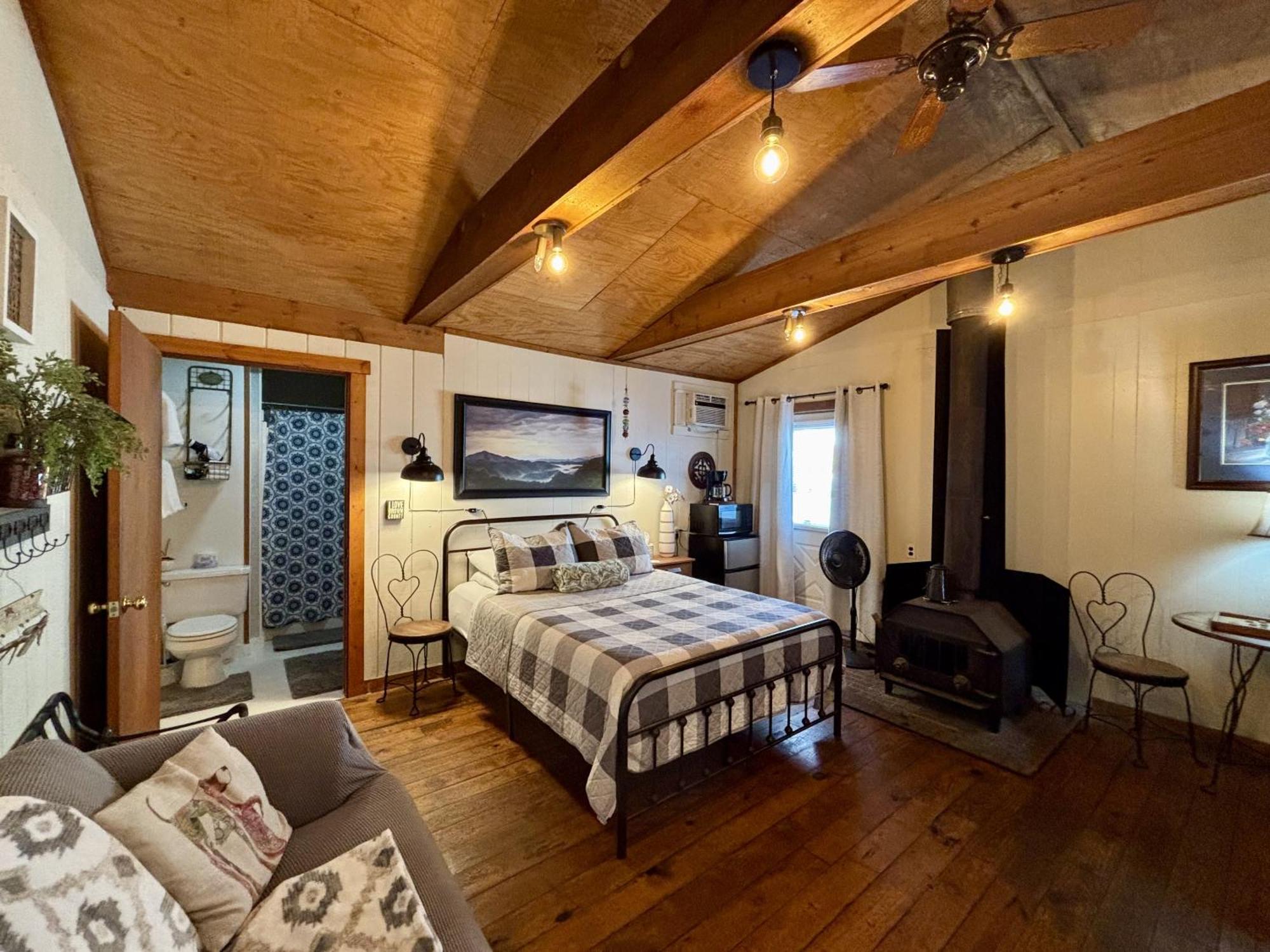 The Iris Garden Downtown Cottages And Suites Нашвілл Номер фото