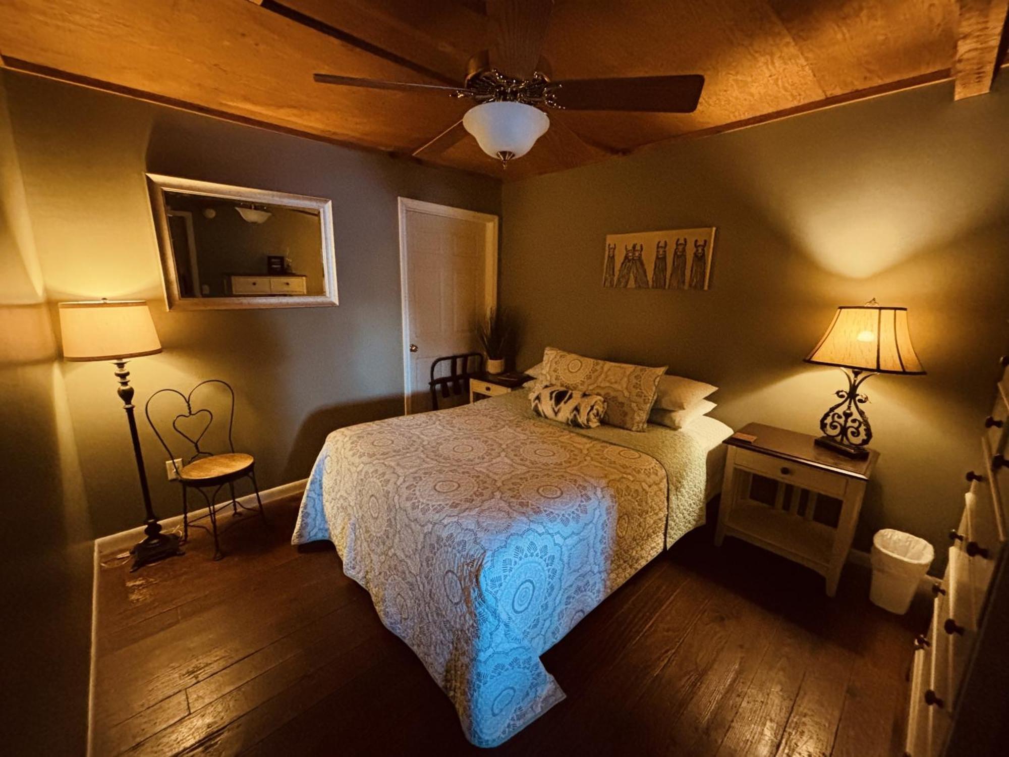 The Iris Garden Downtown Cottages And Suites Нашвілл Номер фото