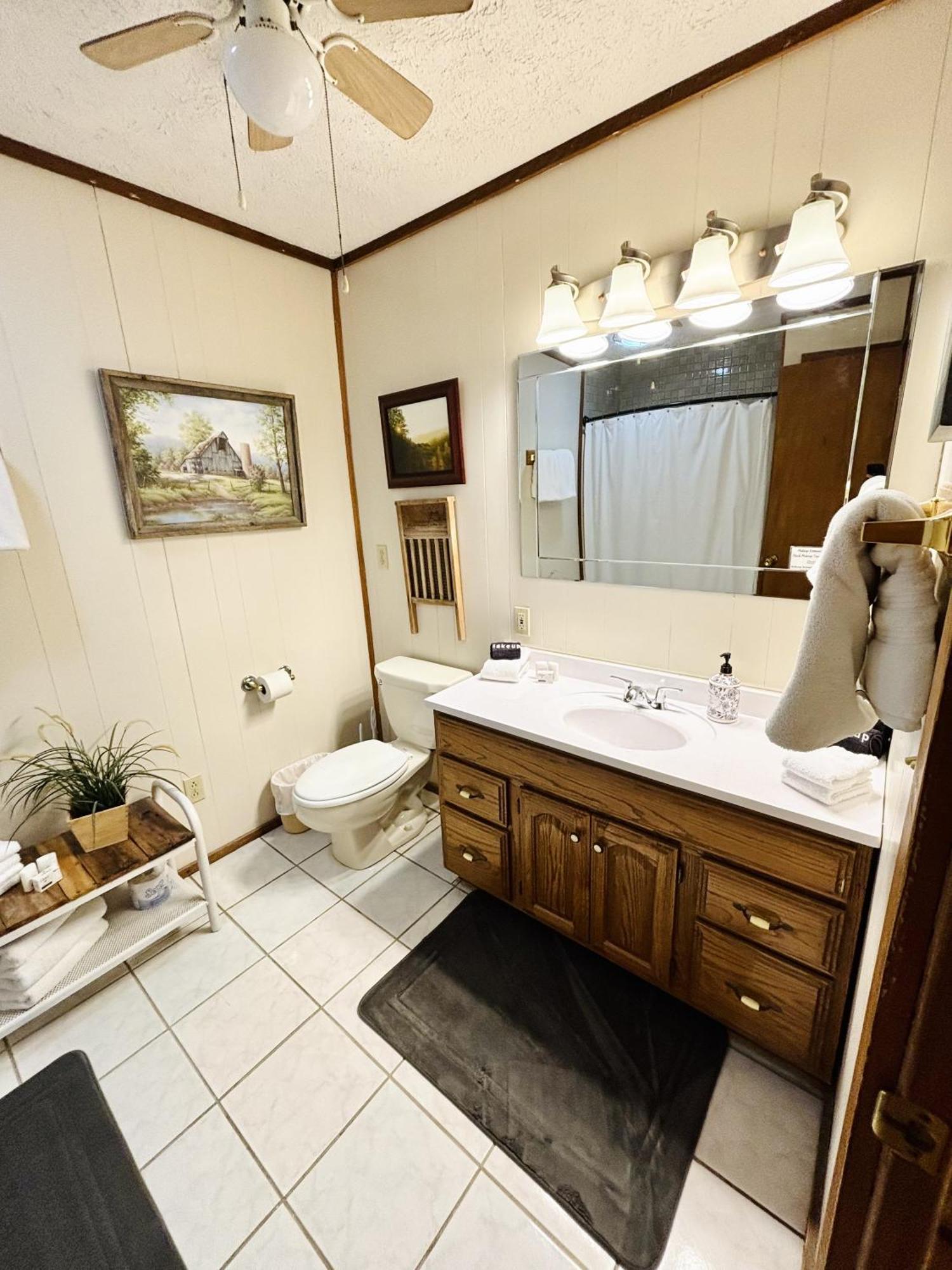 The Iris Garden Downtown Cottages And Suites Нашвілл Номер фото